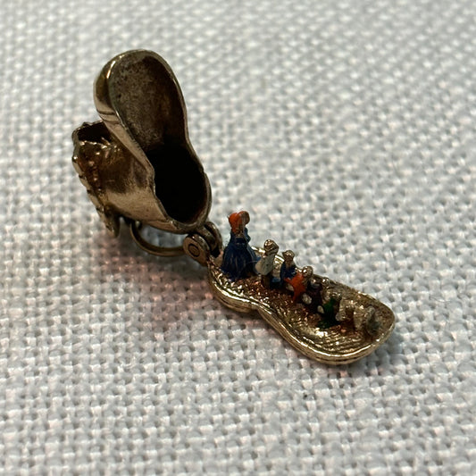 Family in Old Boot Gold Charm