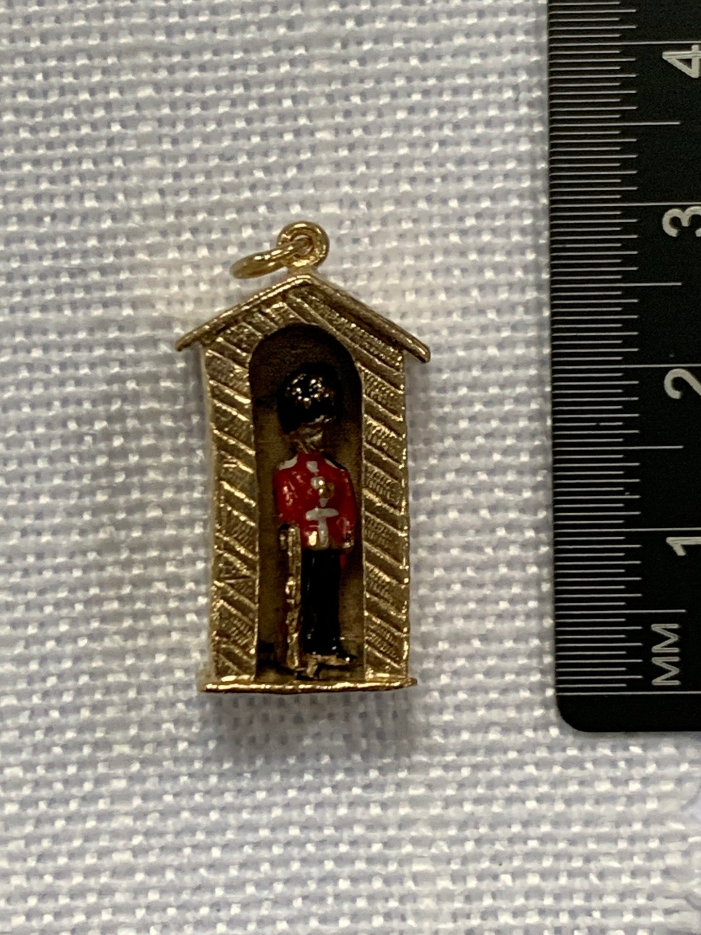 The King’s Guard in hut gold charm pendant