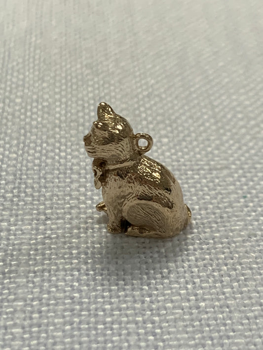 Cat sitting proud gold charm pendant