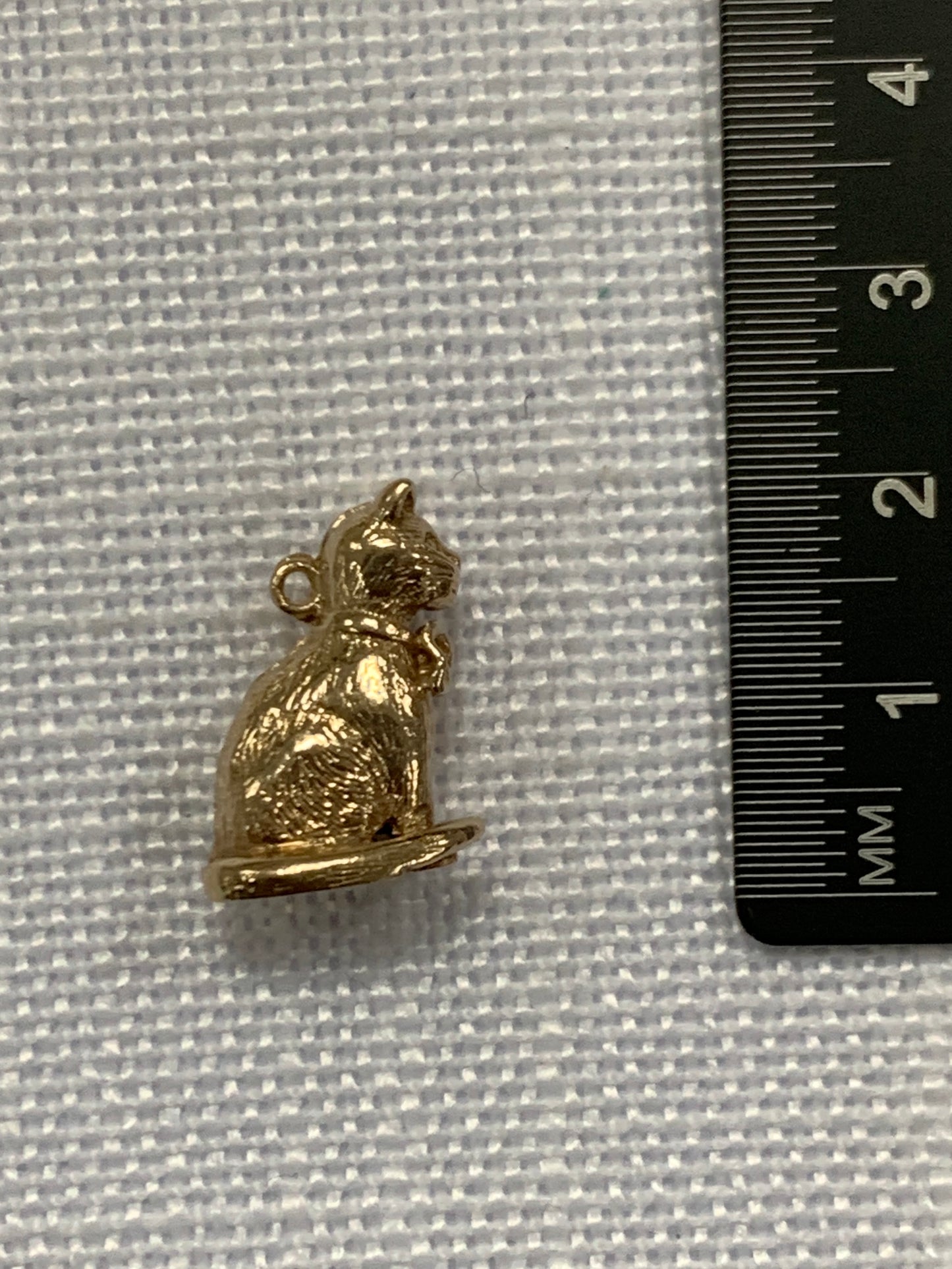 Cat sitting proud gold charm pendant