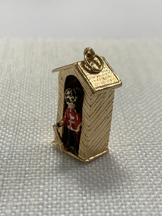 The King’s Guard in hut gold charm pendant