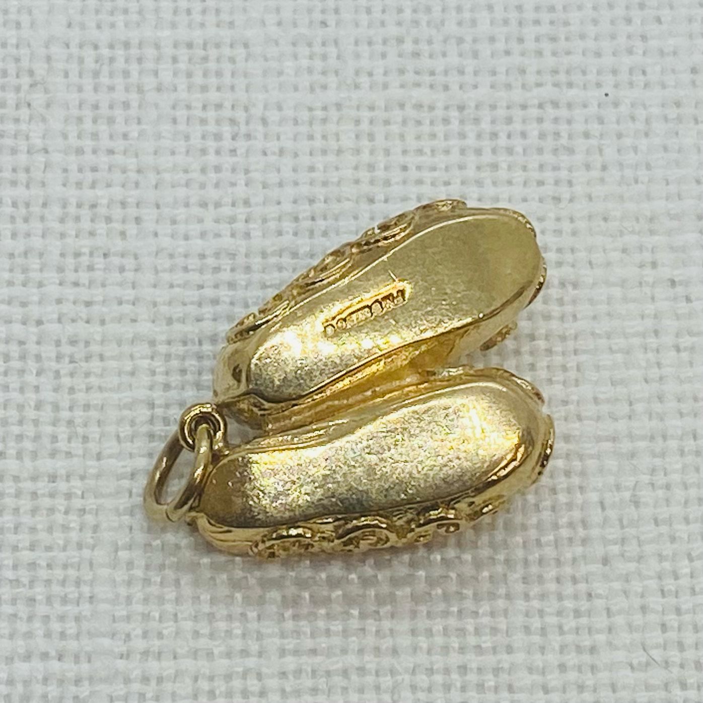 Ballet Shoes/Pumps Vintage Gold Charm (2)