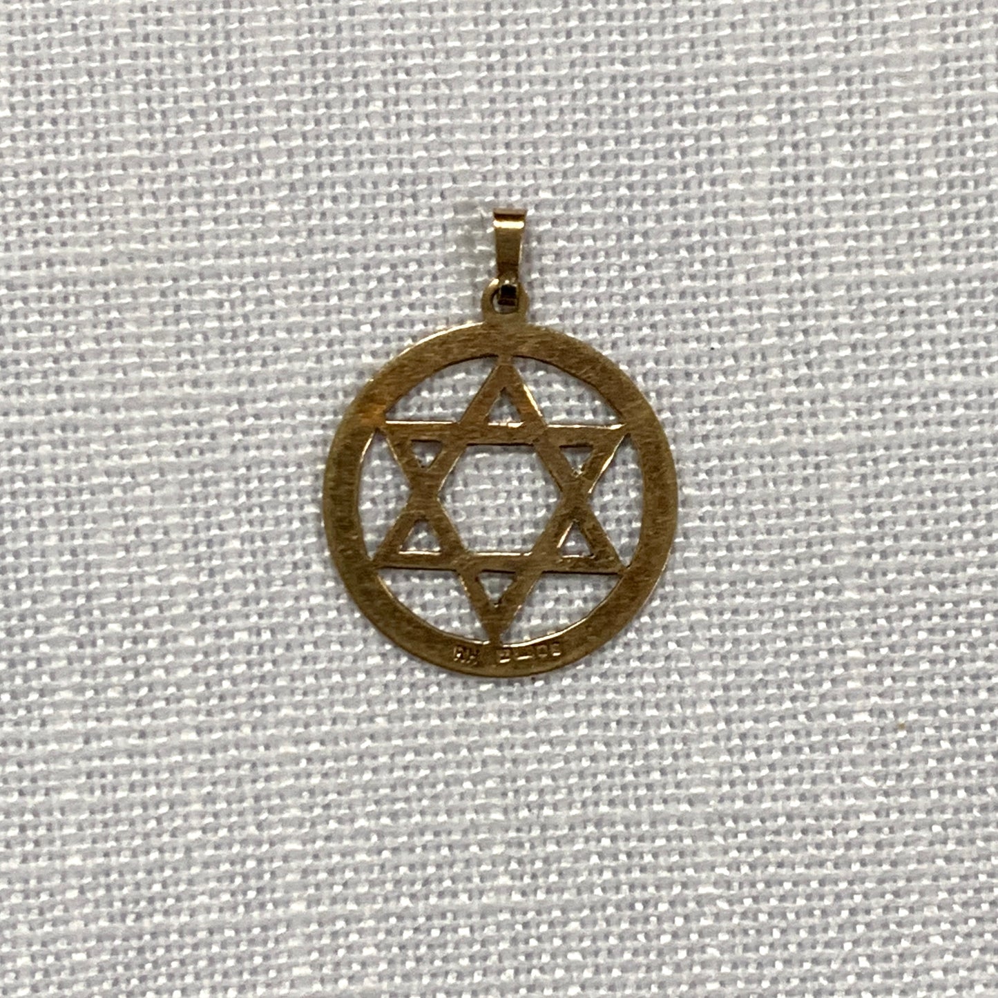 Jewish Star Of David in Circle Gold Pendant