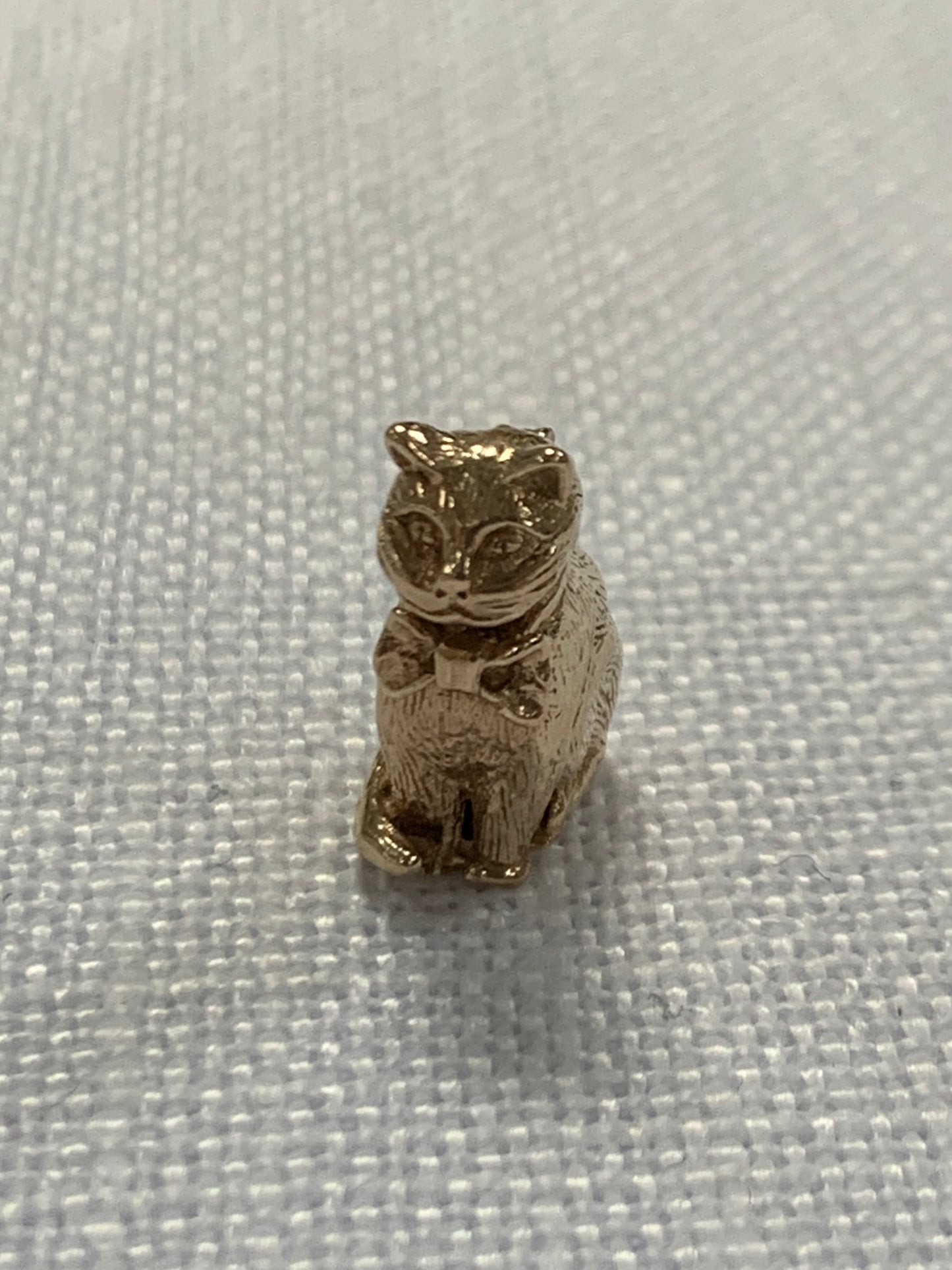 Cat sitting proud gold charm pendant
