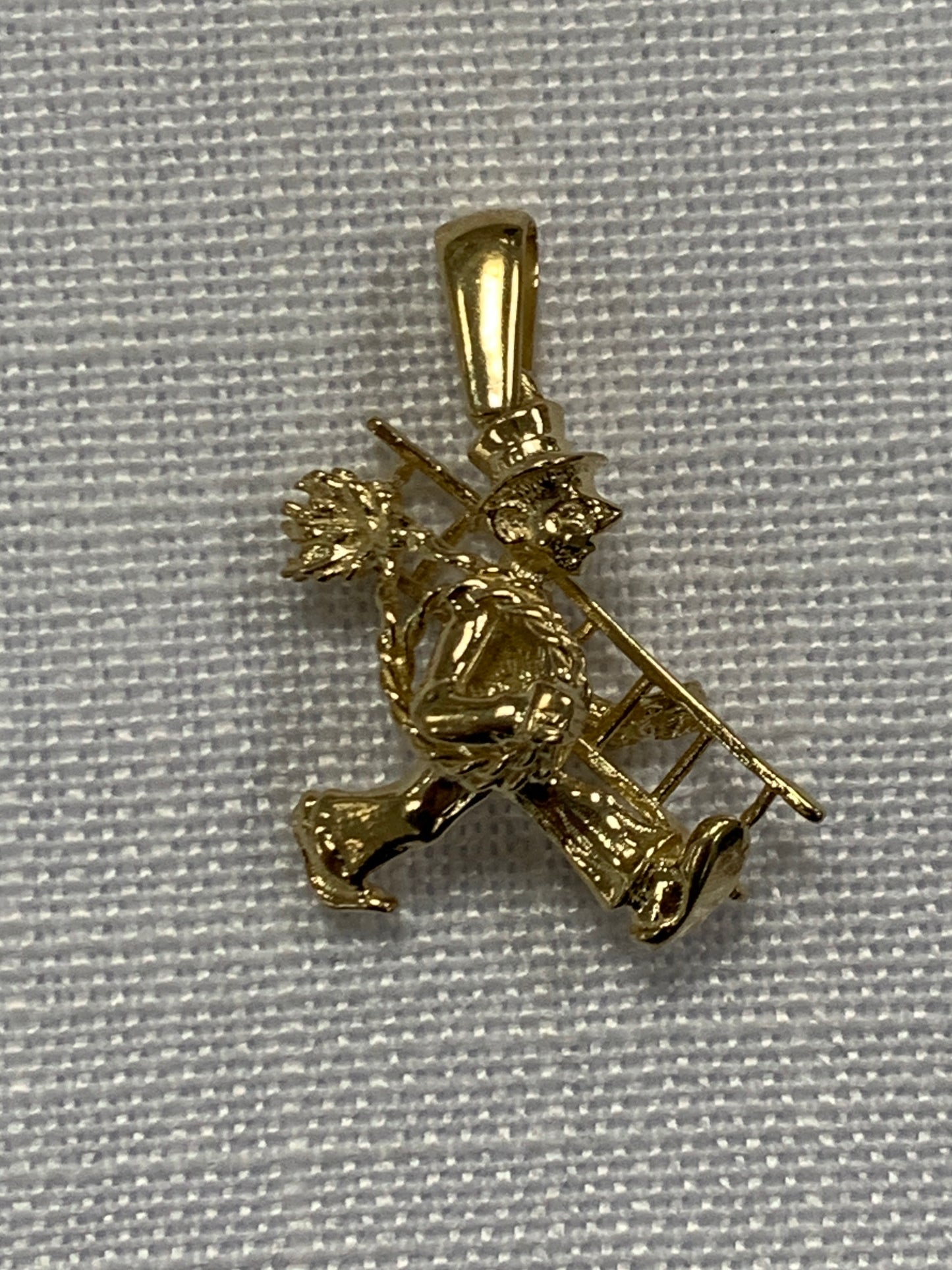 Window cleaner with ladder and rope gold pendant