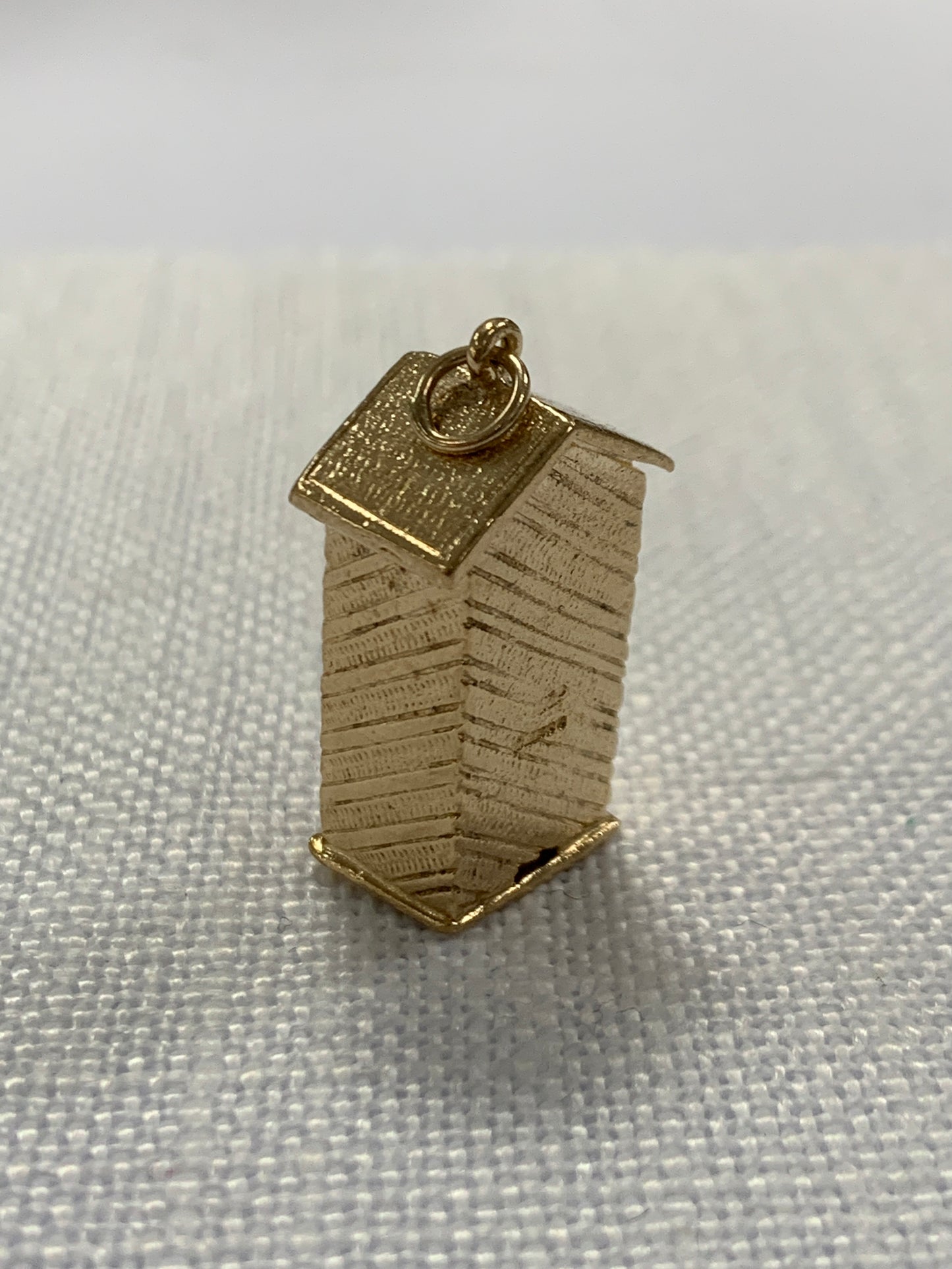 The King’s Guard in hut gold charm pendant