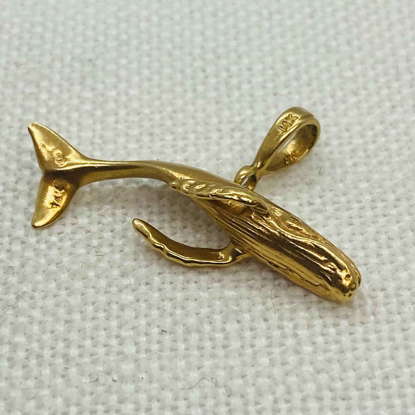 Beached Whale Detailed Vintage Gold Pendant