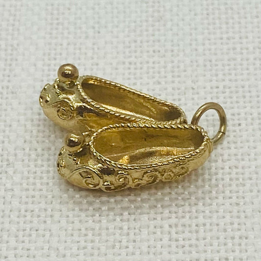 Ballet Shoes/Pumps Vintage Gold Charm (2)