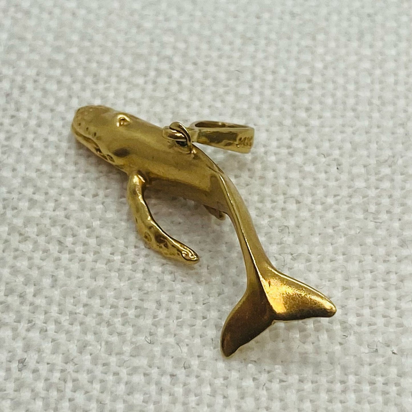 Beached Whale Detailed Vintage Gold Pendant